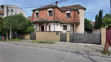 ZAKUP, Kuća<br>400 m<sup>2</sup>, Novi Sad