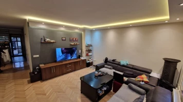 Kuća, Dvojna, Futog, Širi centar