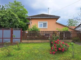 Кућа, Samostalna, Bački Petrovac, Širi centar