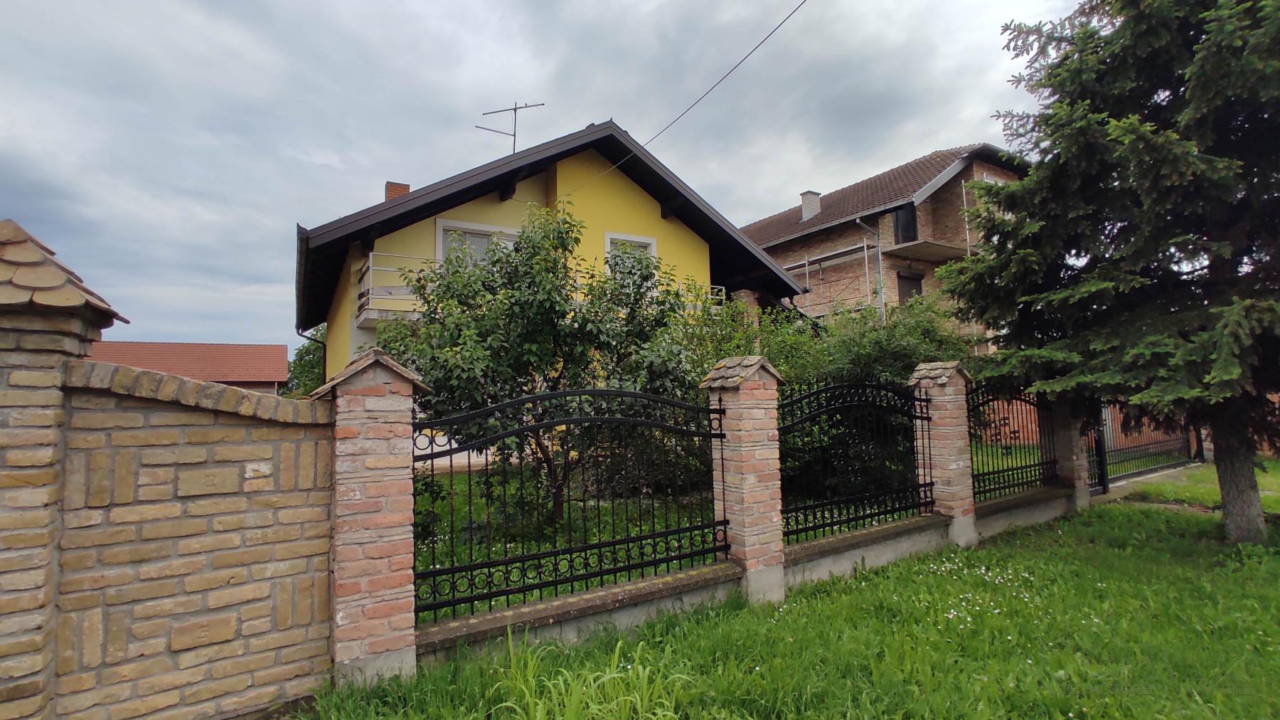 HOUSE, Petrovaradin, Sadovi | Šifra: 3003347