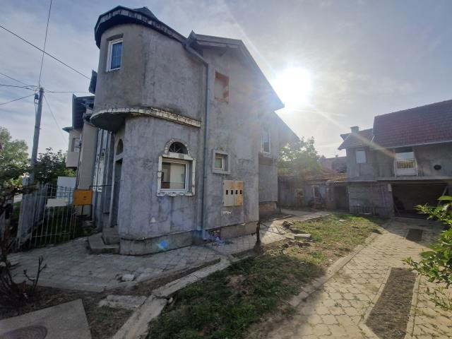Kuća, Samostalna, Novi Sad, Adice