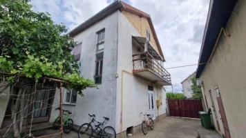 Kuća, Samostalna, Kać, Kać