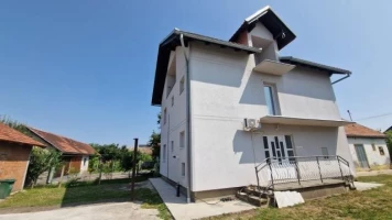 Дом, Samostalna, Stepanovićevo, Širi centar