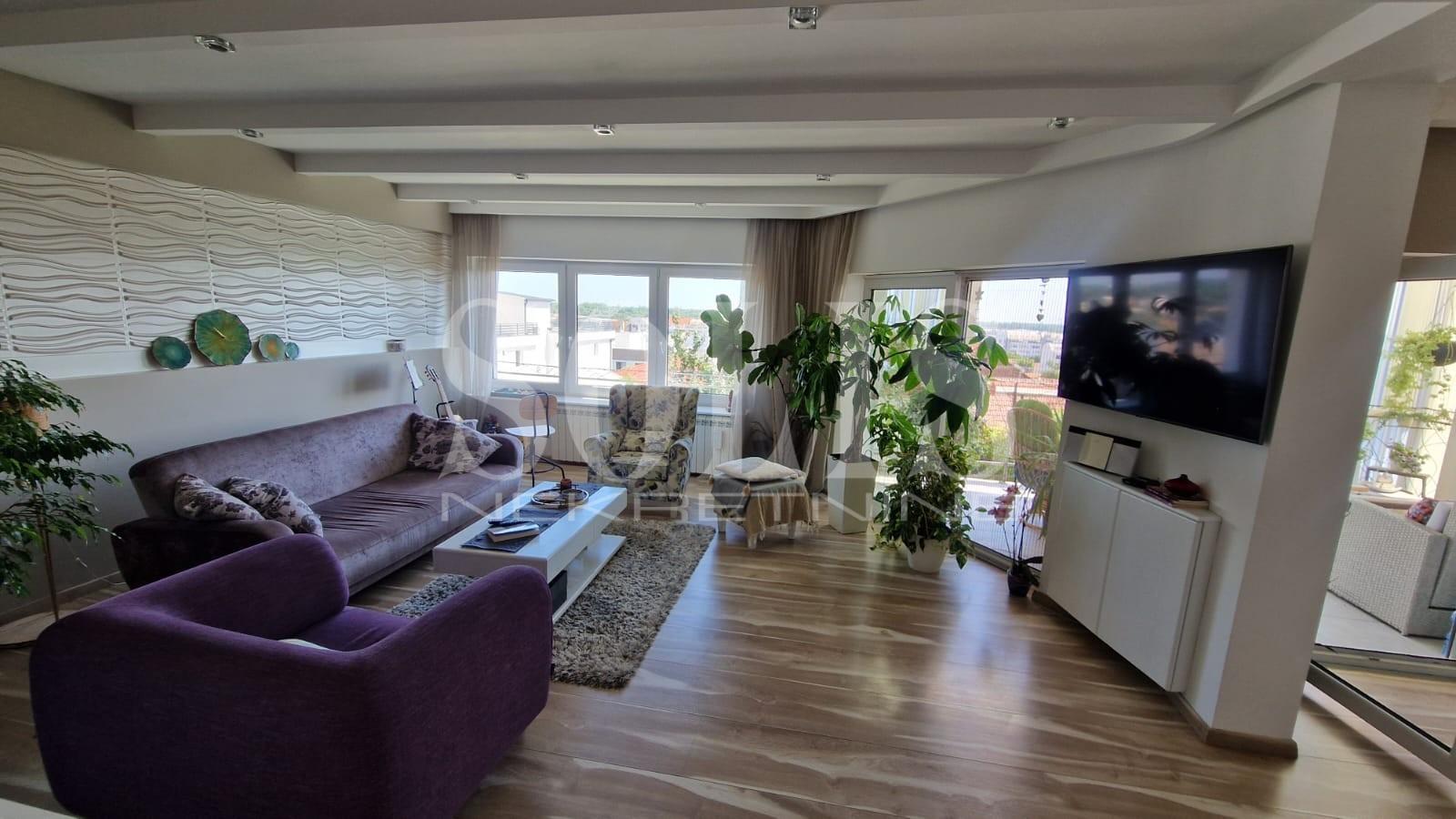 KUĆA, Petrovaradin, Blok vila | Šifra: 3004260