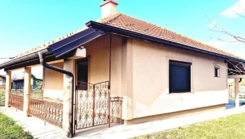 Кућа, Samostalna, Mesarci, Širi centar