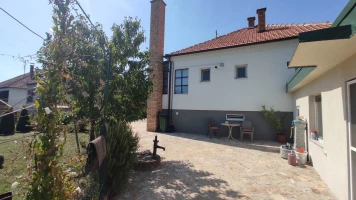 Kuća, Samostalna, Čerević, Širi centar