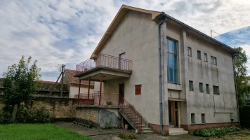 House, Samostalna, Novi Karlovci, Novi Karlovci
