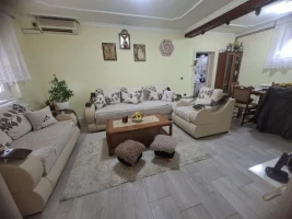 Kuća, Samostalna, Futog, Širi centar