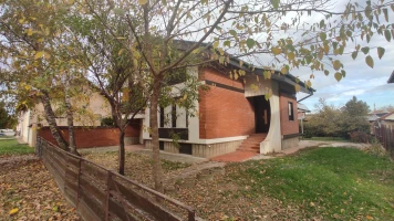 House, Samostalna, Budisava, Širi centar