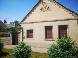 Kuća, Poslovni objekat, Crvenka, Širi centar