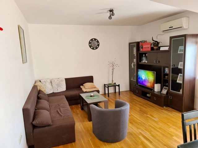 Novi Sad Socijalno Three-room apartment
