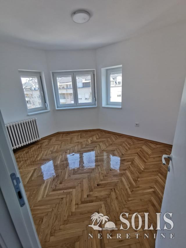 Apartment, Four- room apartment<br>80 m<sup>2</sup>, Podbara
