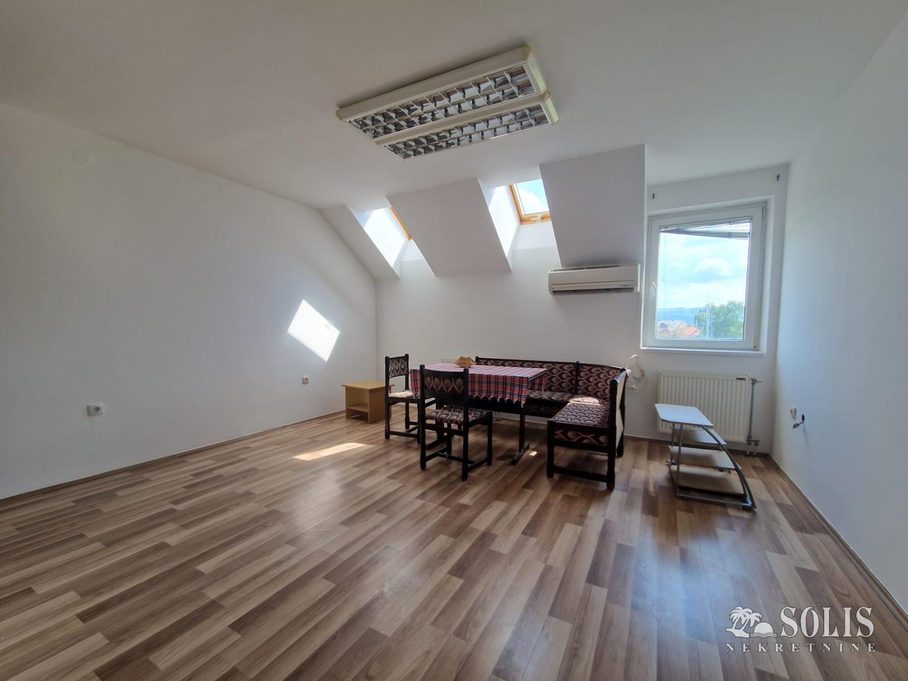 Novi Sad Telep - južni Two-room apartment (one bedroom)