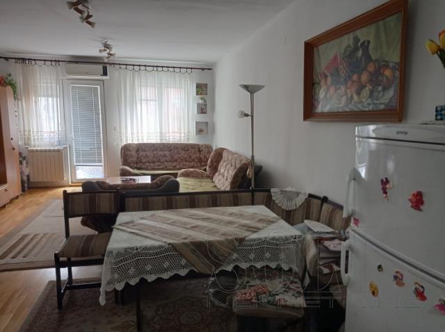 Novi Sad Nova Detelinara Three and a half-room apartment
