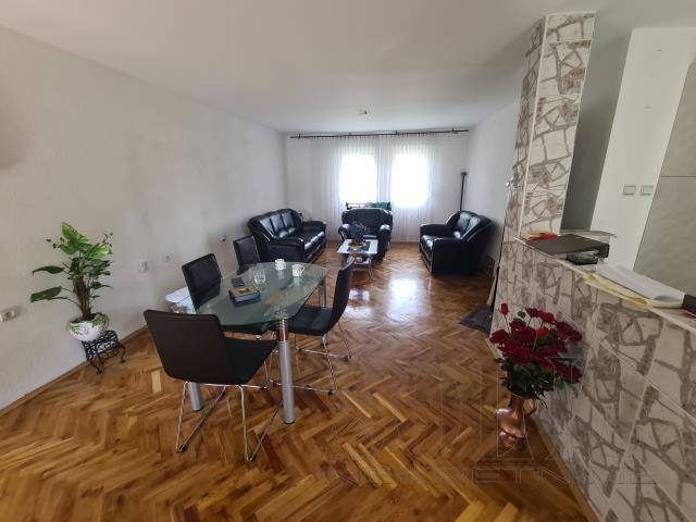 Wohnung, 4-Zimmer Wohnung<br>100 m<sup>2</sup>, Sremska Mitrovica