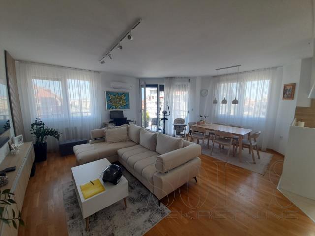 Apartment, Three-room apartment<br>94 m<sup>2</sup>, Somborski bulevar