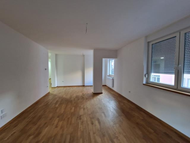 Novi Sad Socijalno Multi-room apartment