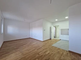 Apartment, Four- room apartment<br>81 m<sup>2</sup>, Adice