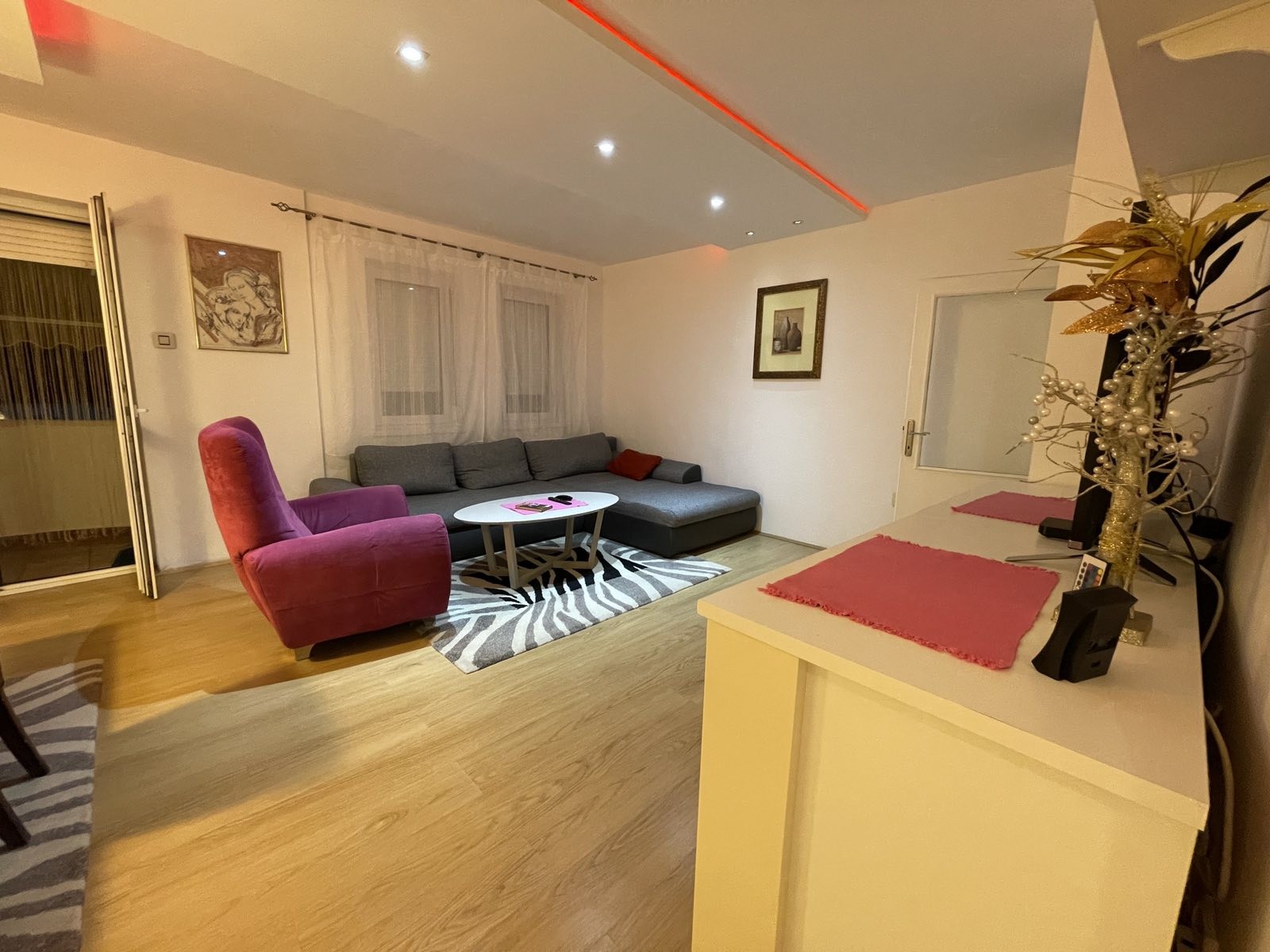 Novi Sad Socijalno Three-room apartment
