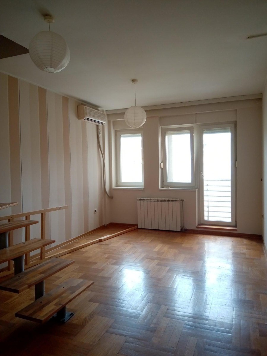 Novi Sad Bulevar 3.5-Zimmer Wohnung