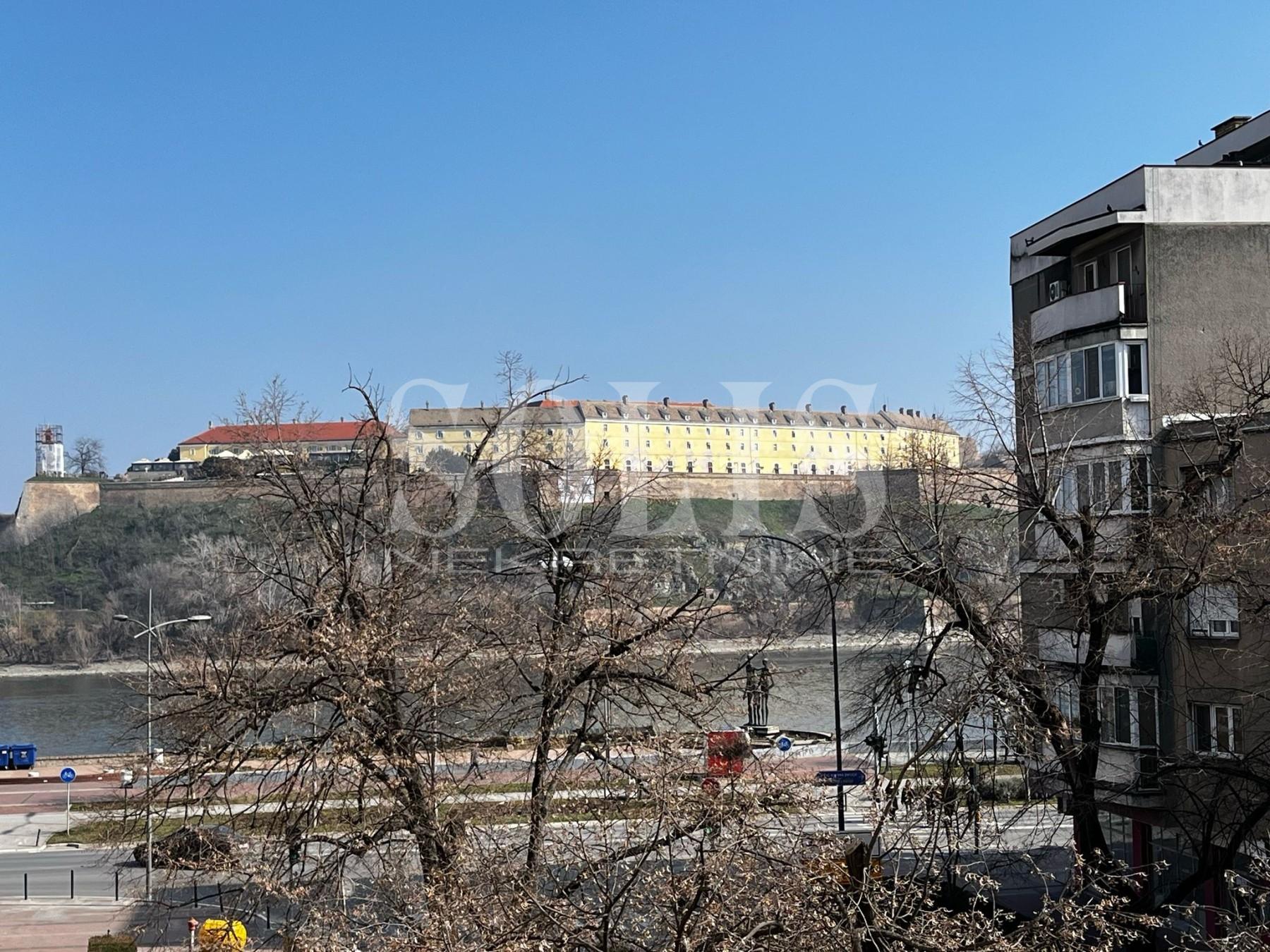 Novi Sad Kej 4-Zimmer Wohnung