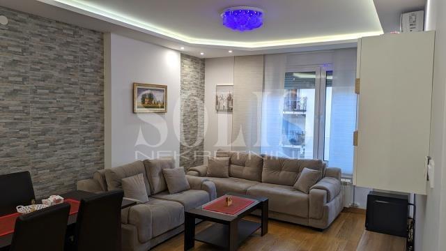 Novi Sad Centar SPENS Trosoban