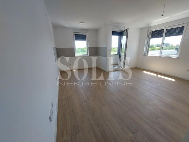 Stan, Petrovaradin, Karagača | Šifra: 1052093