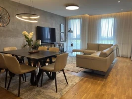 Stan, Višesoban<br>107 m<sup>2</sup>, Cara Dušana - Adamovićevo