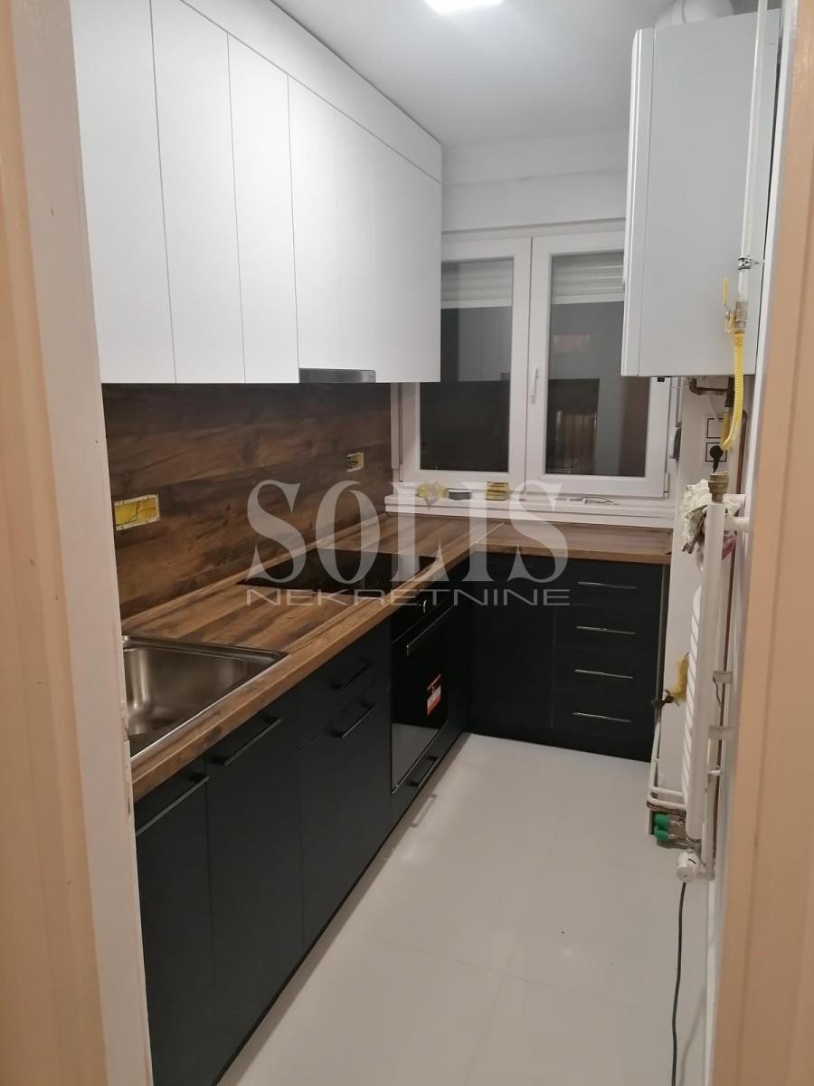 Stan, Novi Sad, Cara Dušana - Adamovićevo | Šifra: 1052624