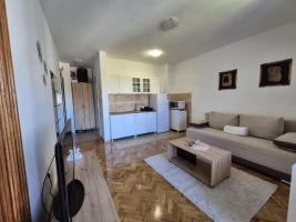 Stan, Garsonjera<br>25 m<sup>2</sup>, Sajam