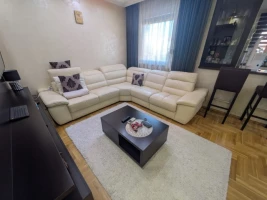 Stan, Trosoban<br>72 m<sup>2</sup>, Telep - južni