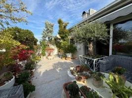 Stan, Višesoban<br>239 m<sup>2</sup>, Grbavica