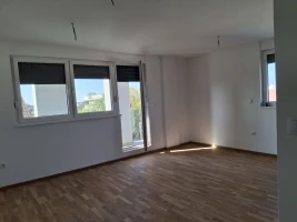 Stan, Troiposoban<br>90 m<sup>2</sup>, Veternička rampa