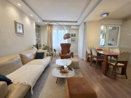 Stan, Višesoban<br>146 m<sup>2</sup>, Stanica - SUP