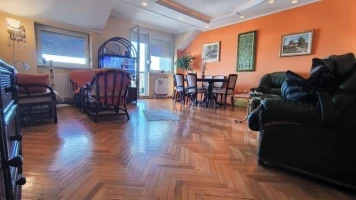 Stan, Četvorosoban<br>102 m<sup>2</sup>, Grbavica