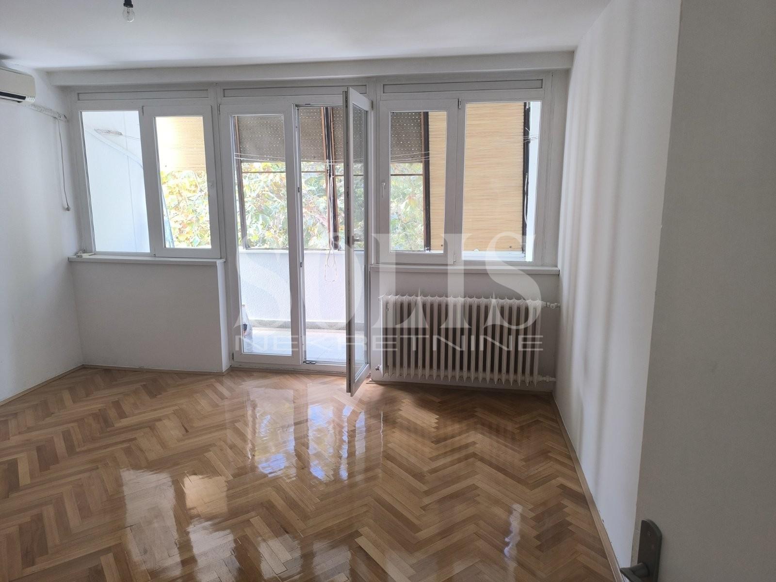 Novi Sad Stanica - SUP Двособан