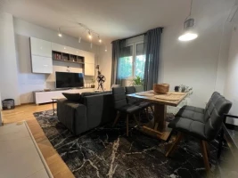 Stan, Četvorosoban<br>72 m<sup>2</sup>, Auto kuća Petrović