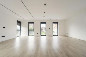 Stan, Višesoban<br>159 m<sup>2</sup>, Telep - južni