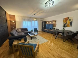 Stan, Četvorosoban<br>98 m<sup>2</sup>, Blok vila