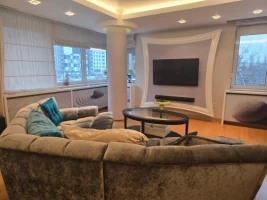 Stan, Četvorosoban<br>125 m<sup>2</sup>, Adamovićevo naselje